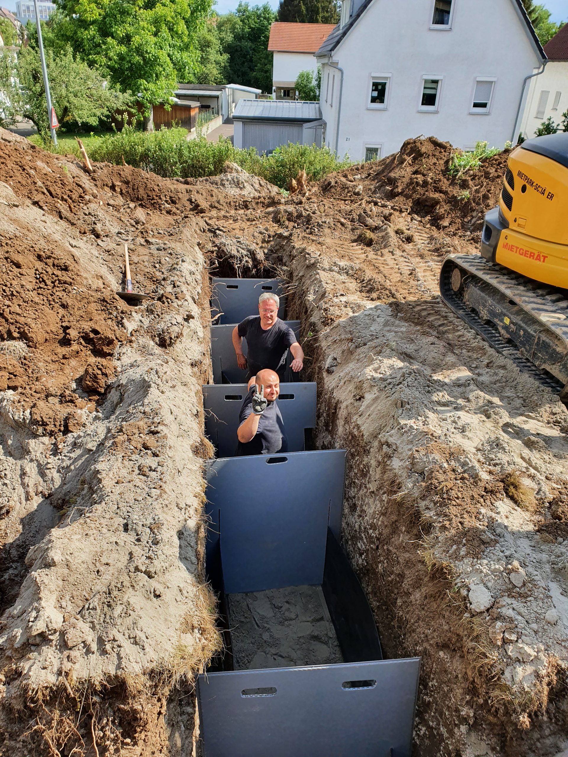 Erdkolletroren Einbau Mitarbeiter
